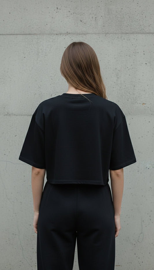 The Varsity Essential Crop - Black